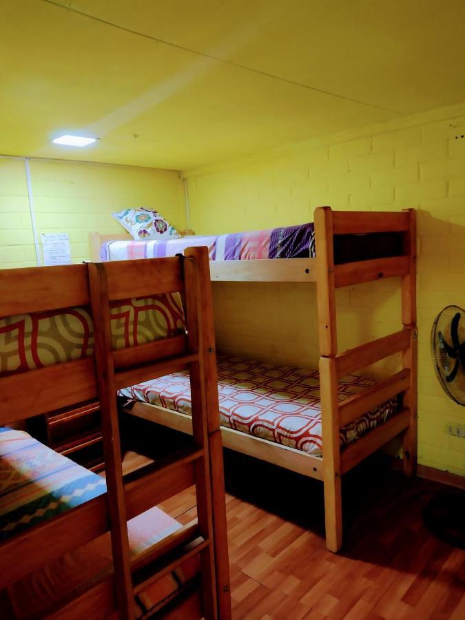 Апартаменти Backpackers House - Near The Airport Сантьяго Екстер'єр фото
