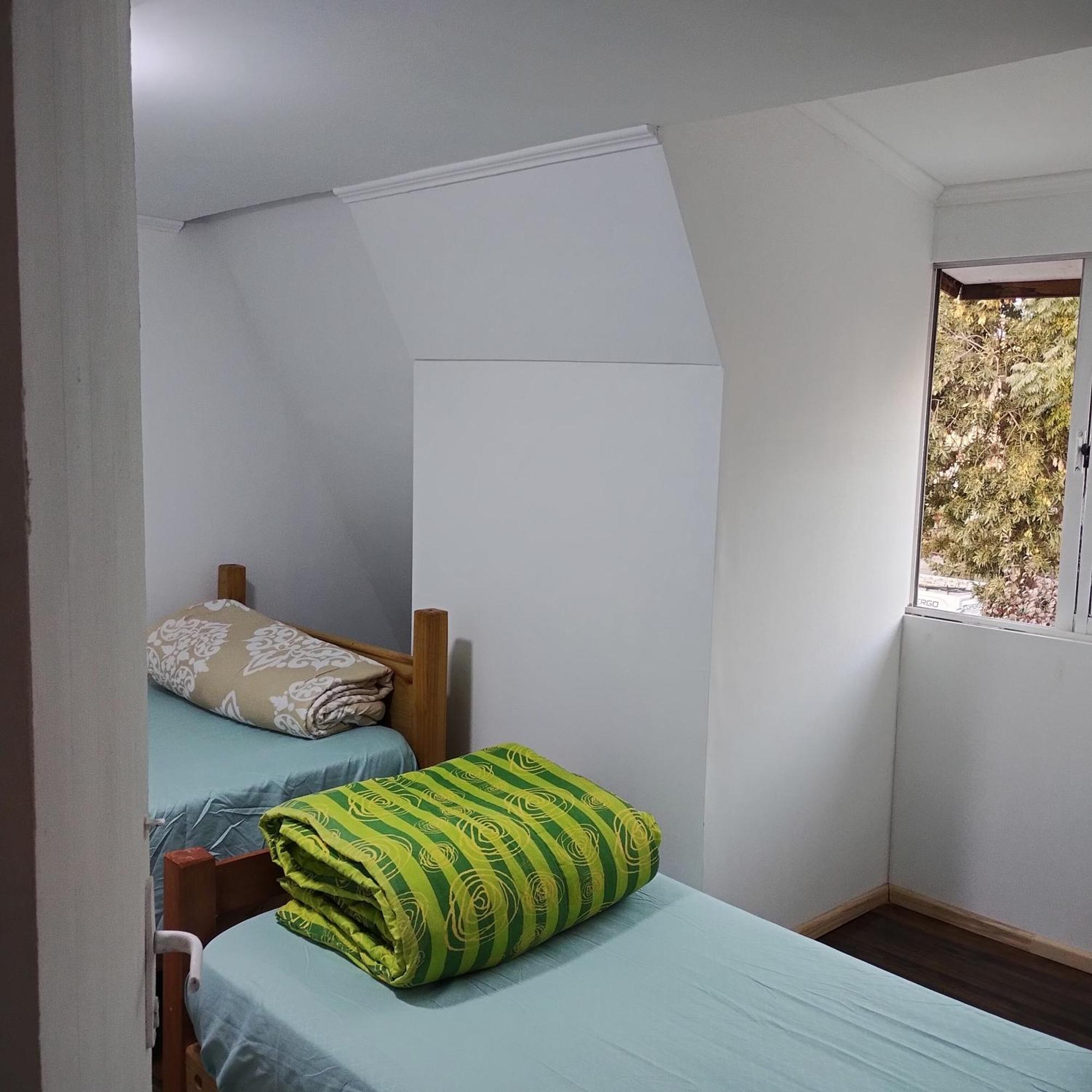 Апартаменти Backpackers House - Near The Airport Сантьяго Екстер'єр фото