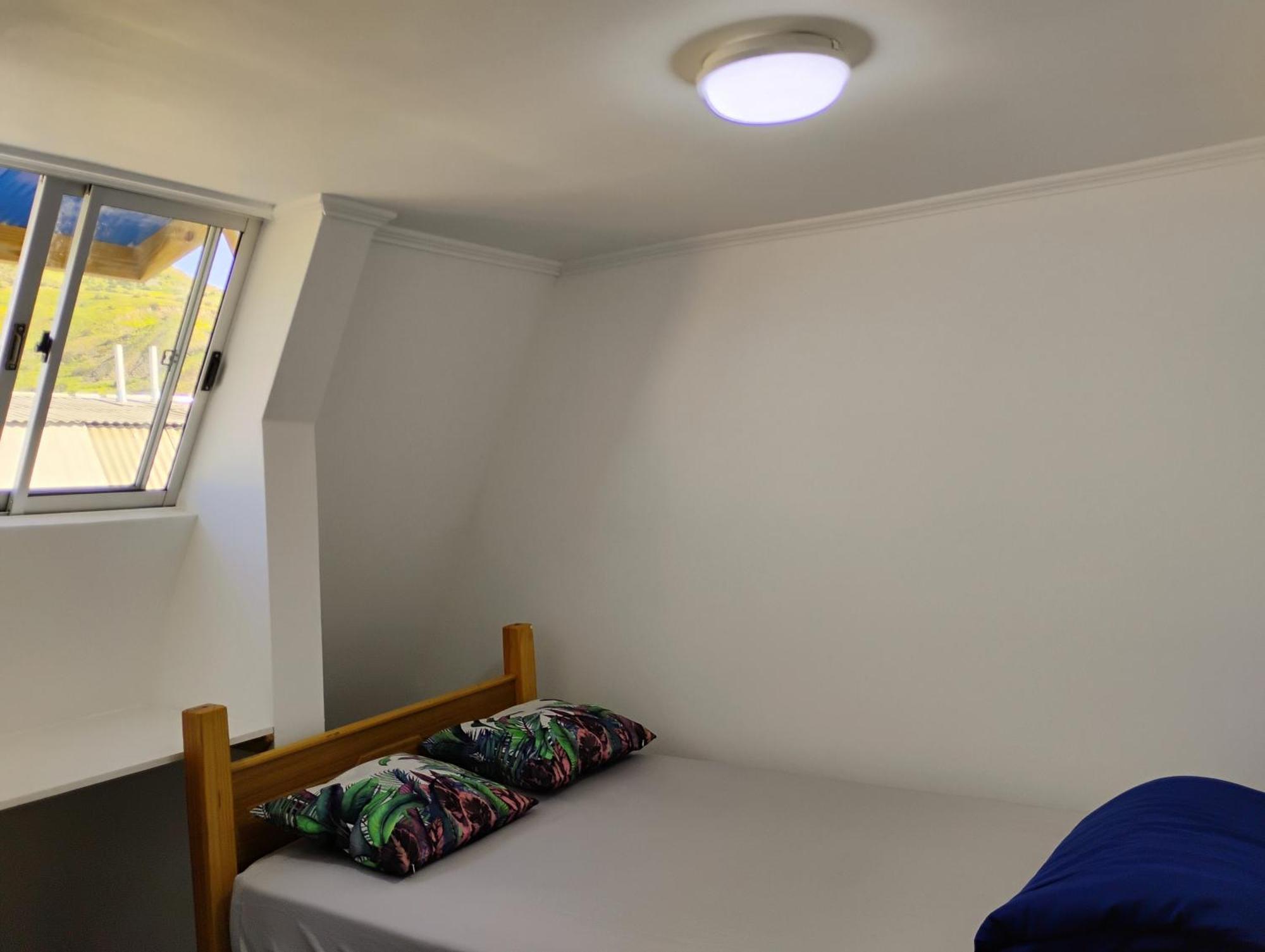 Апартаменти Backpackers House - Near The Airport Сантьяго Екстер'єр фото