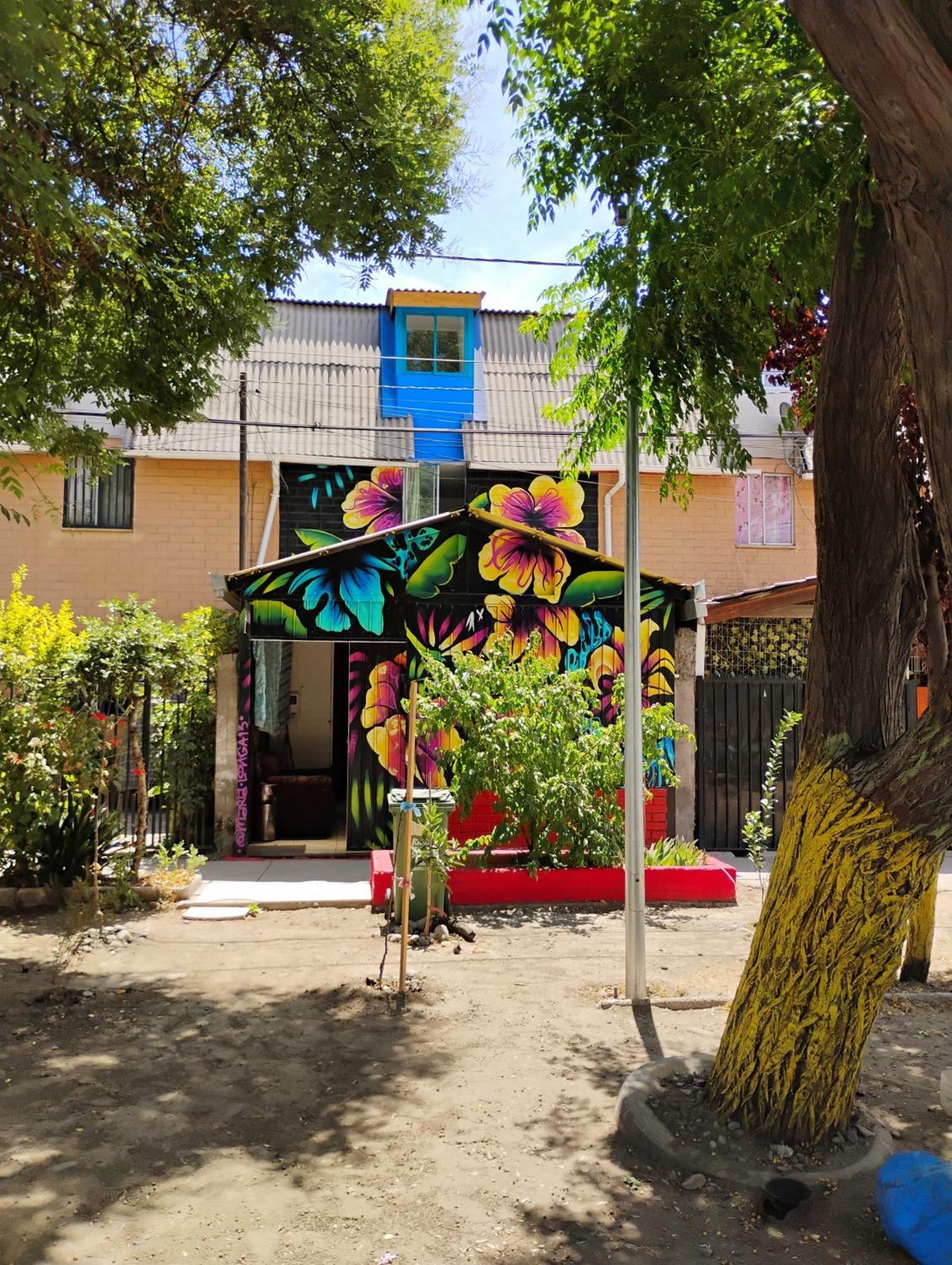 Апартаменти Backpackers House - Near The Airport Сантьяго Екстер'єр фото