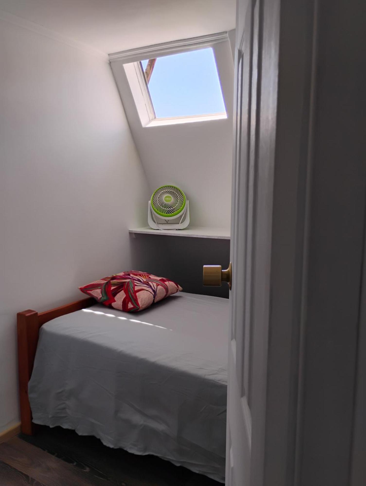 Апартаменти Backpackers House - Near The Airport Сантьяго Екстер'єр фото